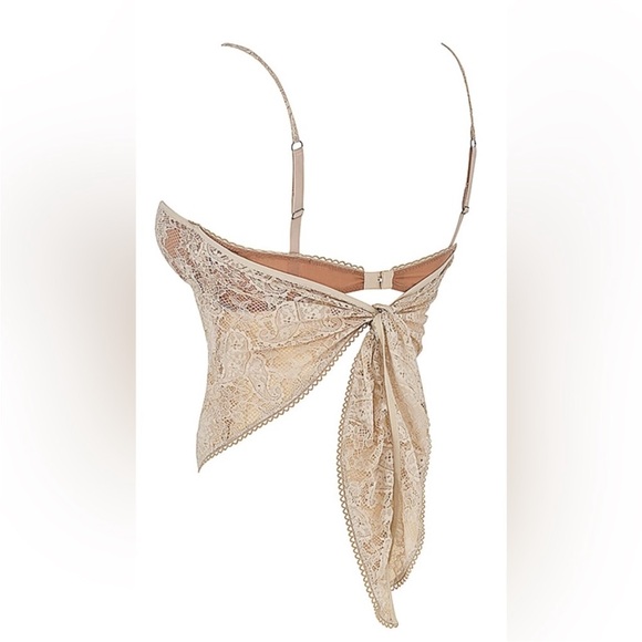 SOLD— STILL ONLINE NWT Fernanda Cream Paisley Lace Top- M Plus - Picture 5 of 8